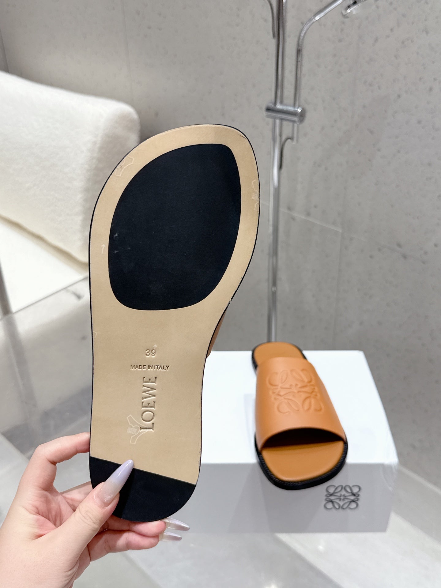 Loewe 25 flat slippers camel calfskin