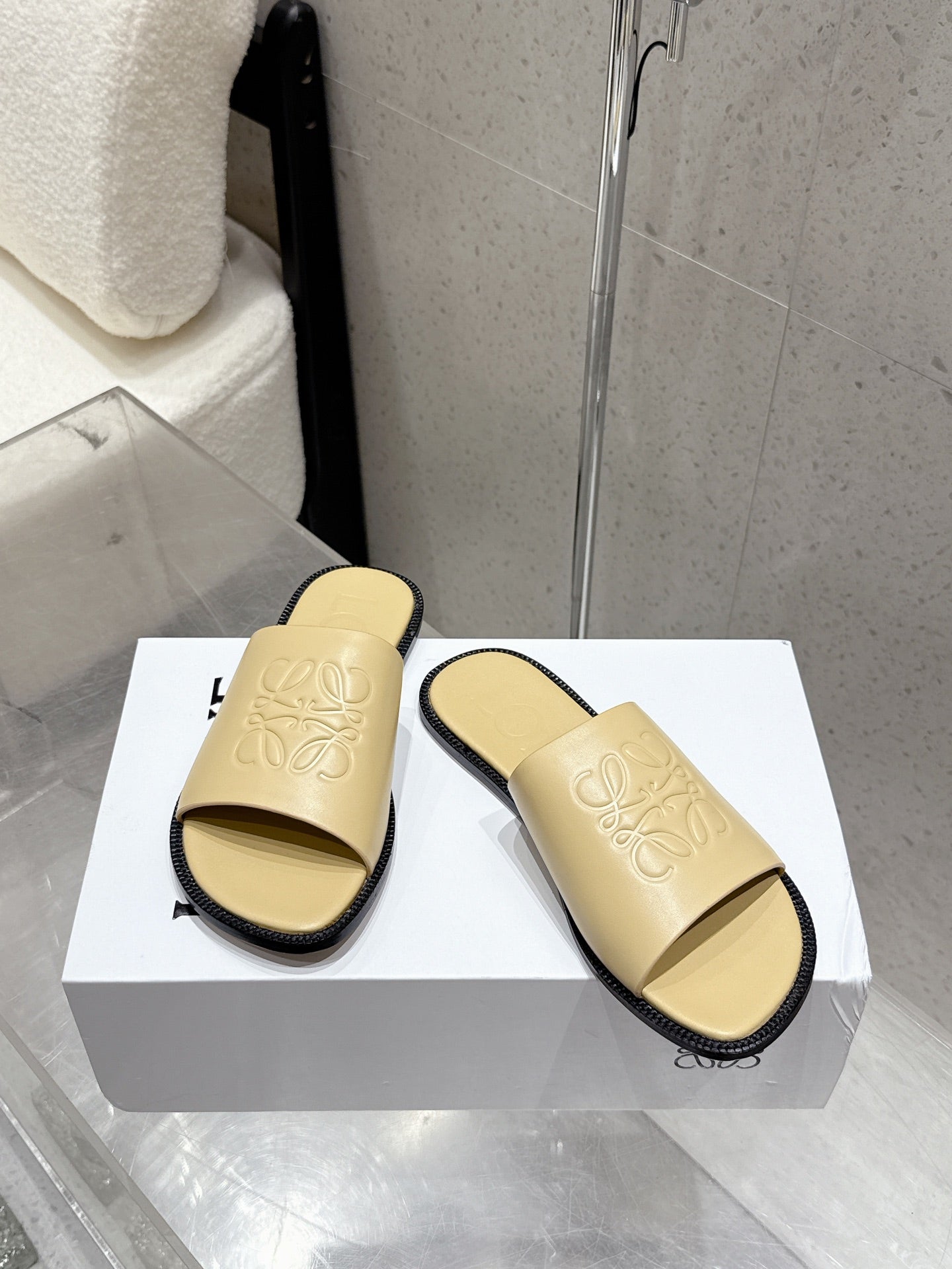 Loewe 25 flat slippers beige calfskin