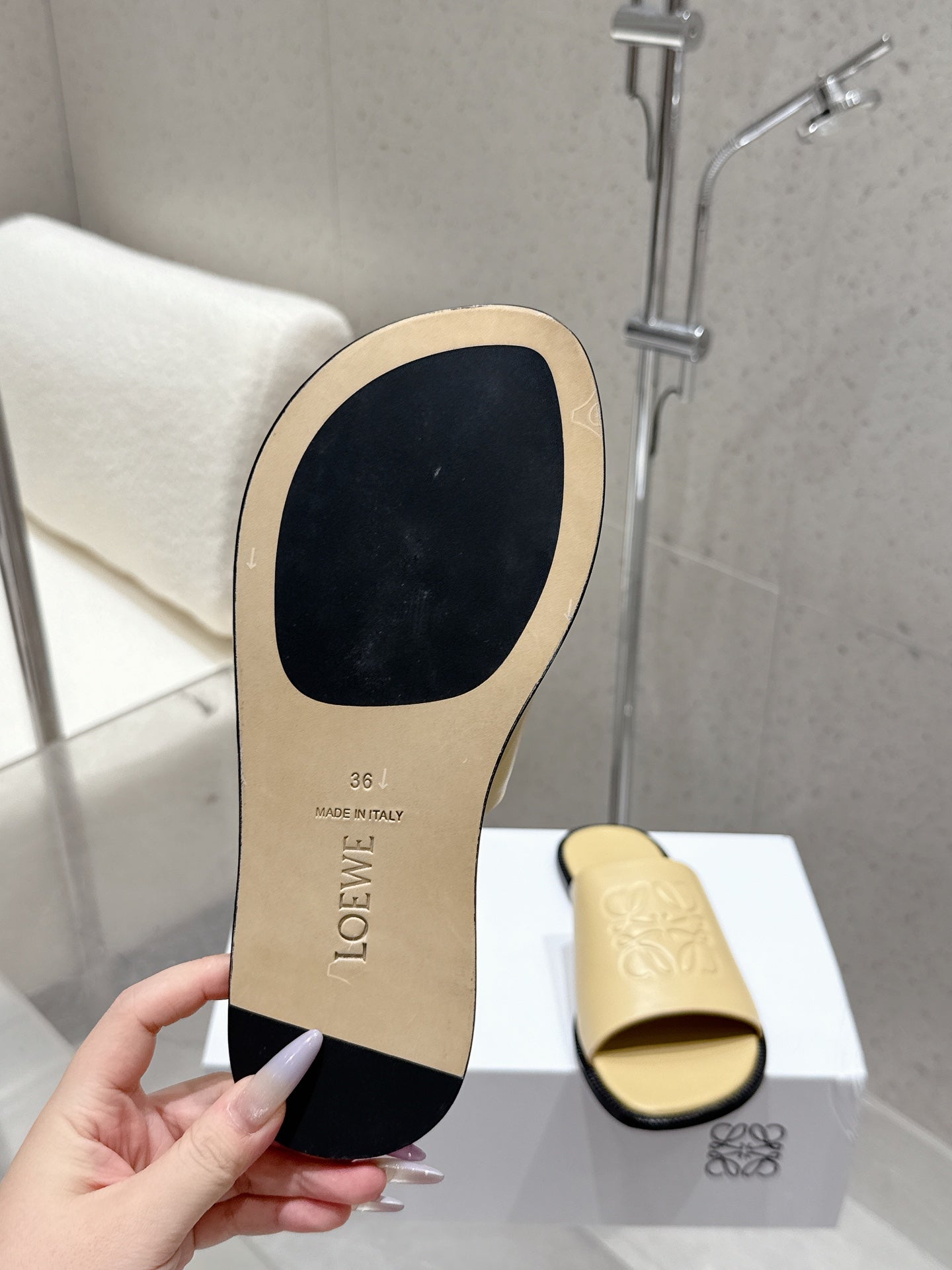 Loewe 25 flat slippers beige calfskin