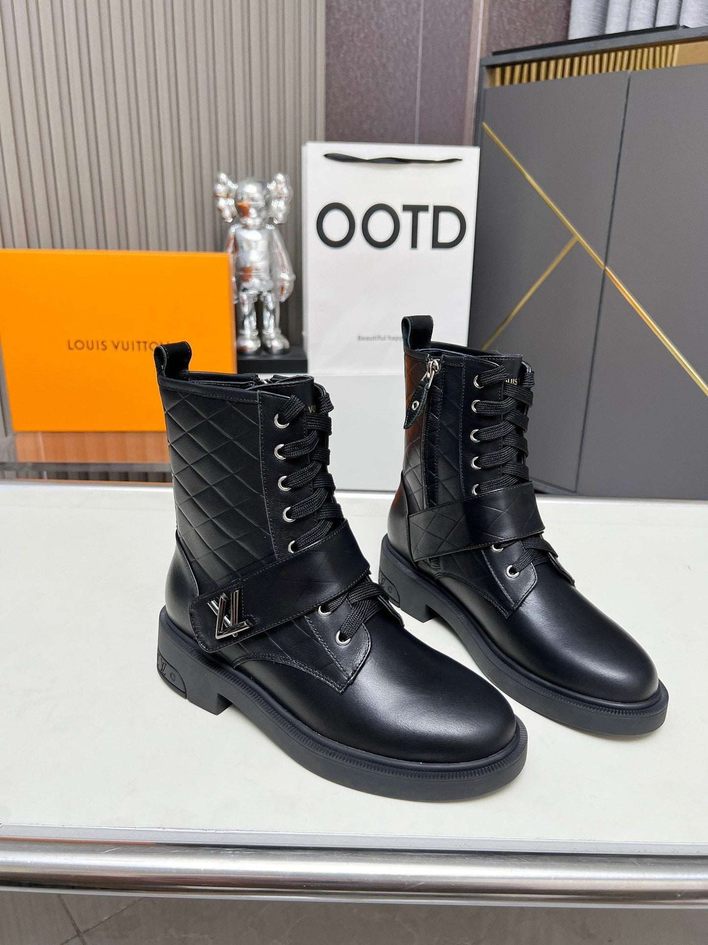 LV Citizen Flat Ranger Boot Plain Black Calfskin