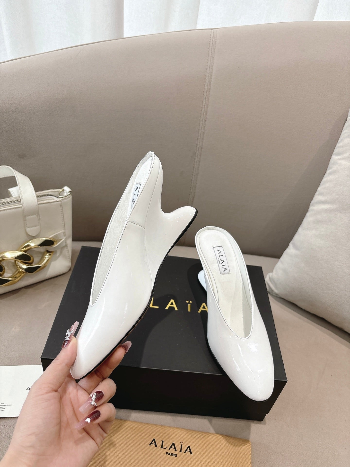 Alaia 25 Curve Wedge Mules White Lambskin 293554