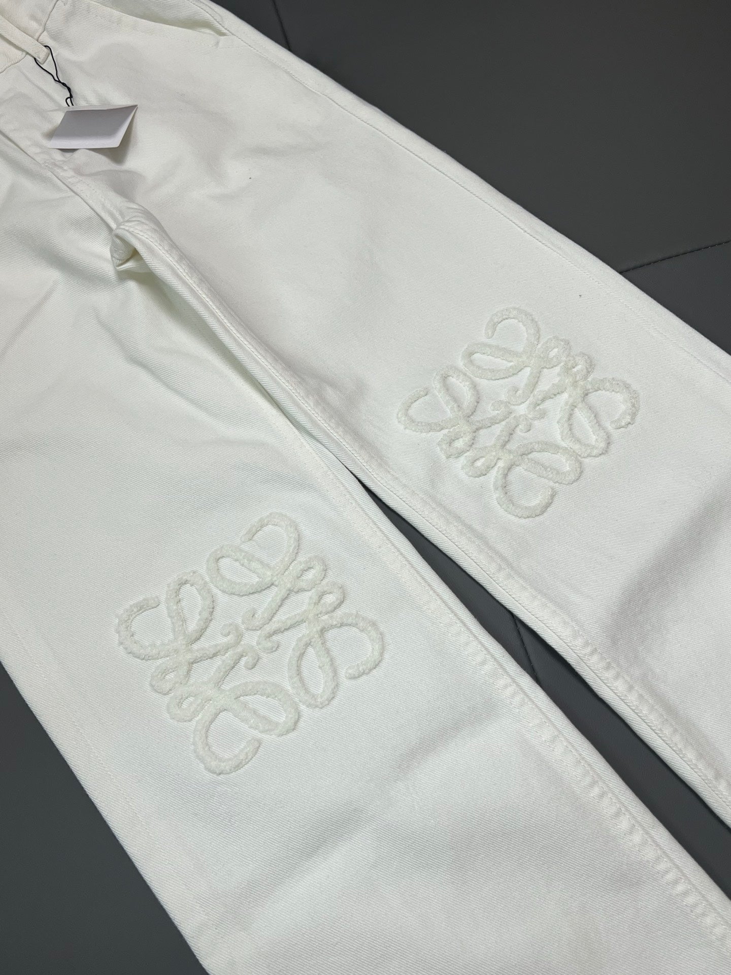 Loew White Anagram White Jean