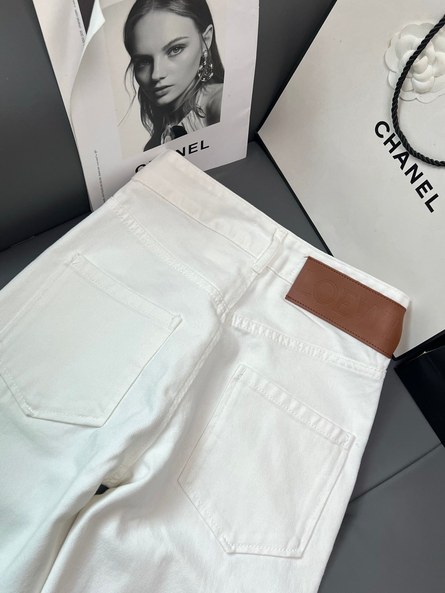 Loew White Anagram White Jean