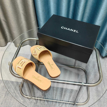 CC 25 Mule Raffia Large Logo