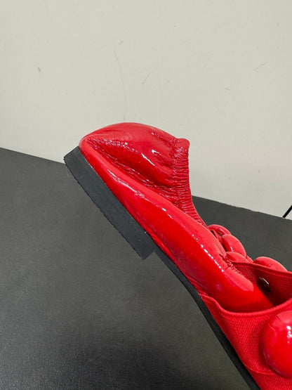 ALAIA SPHERE BALLET FLATS IN CHERRY RED LAMBSKIN