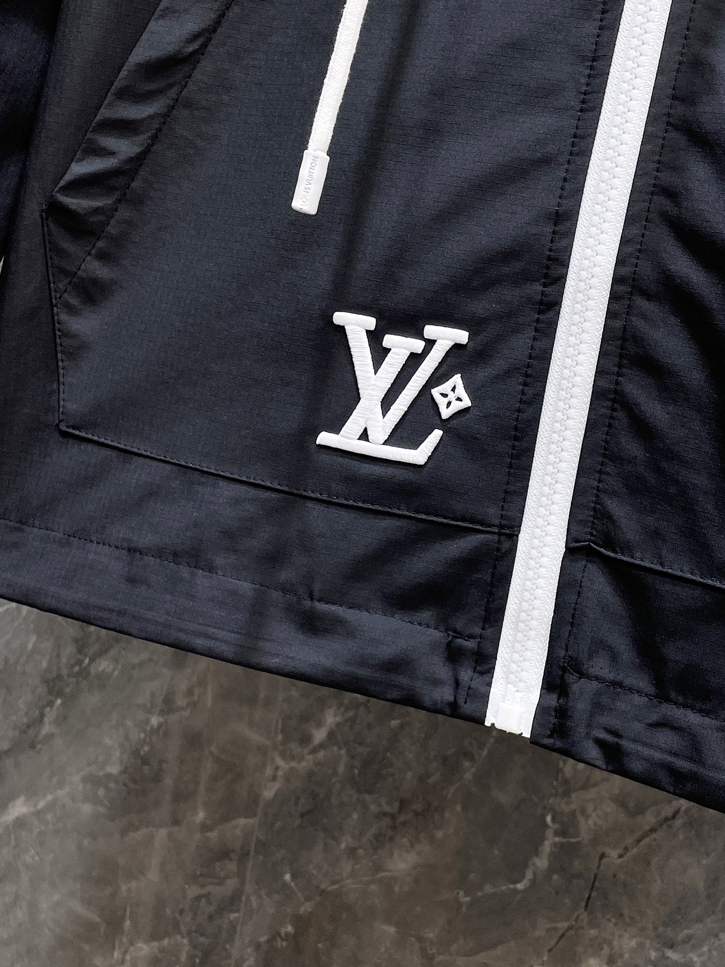 LV BLACK  JACKET 239571