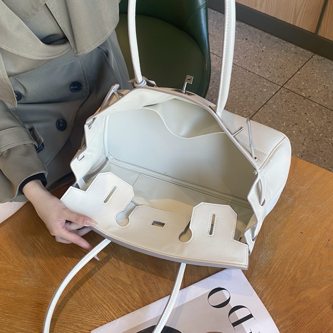 HM Shoulder Birkin 40cm White Clemence Leather Silver Hardware