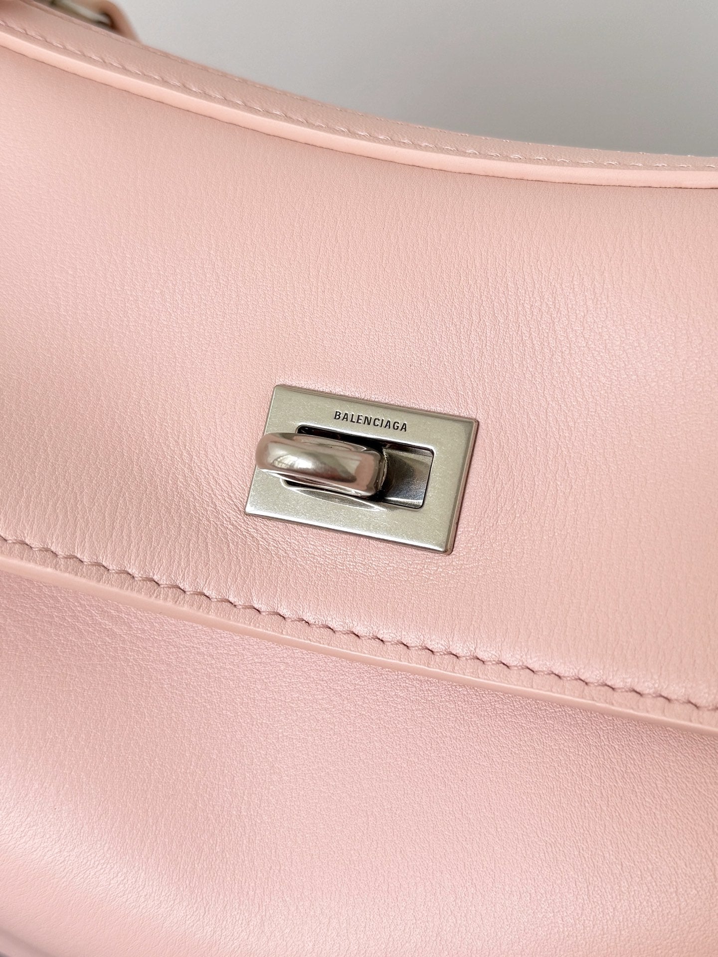 Balenciaga Rodeo 29 oversized bag pastel pink lambskin