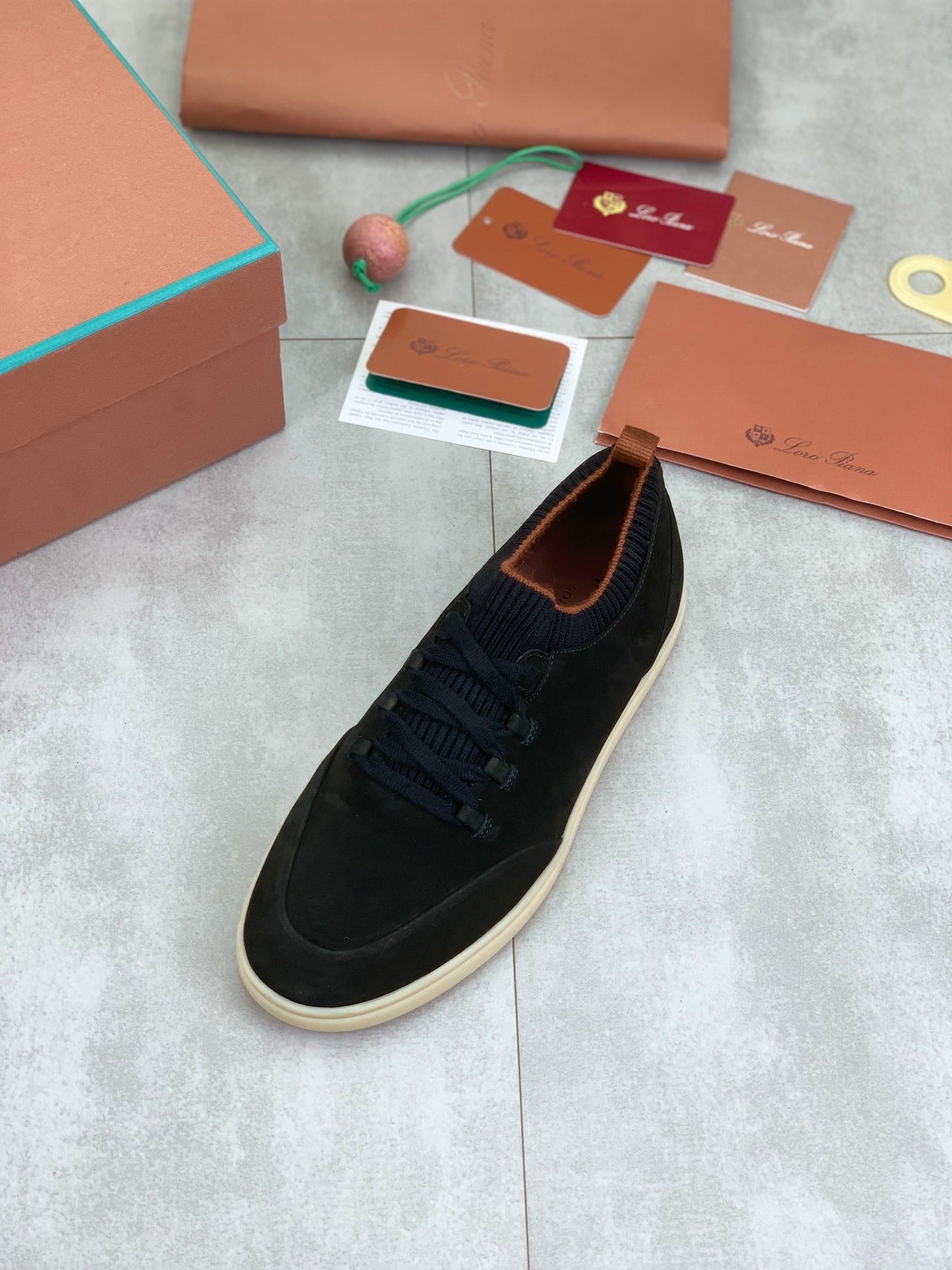 LP SOHO WALK TRAINERS IN BLACK SUEDE