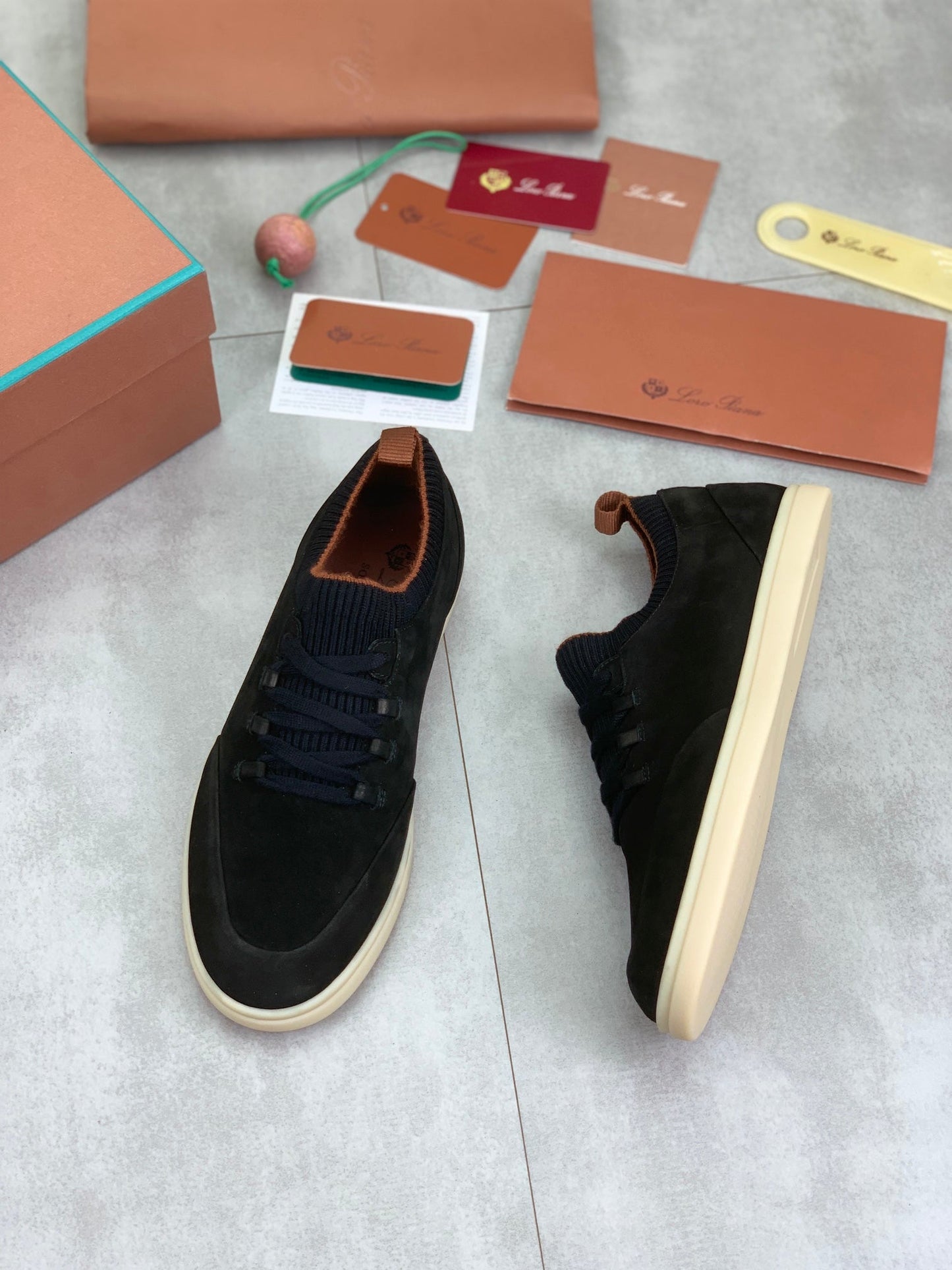 LP SOHO WALK TRAINERS IN BLACK SUEDE