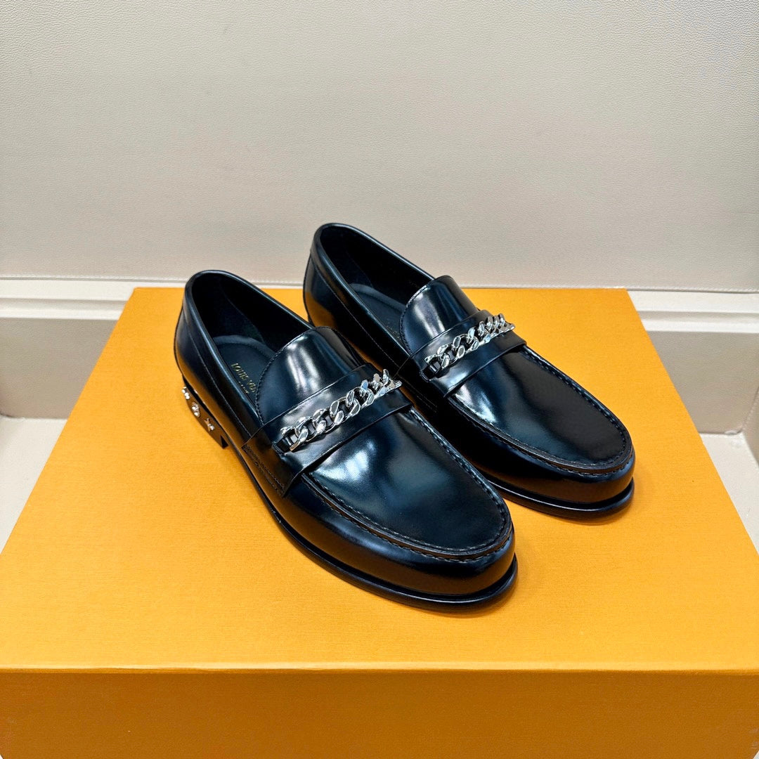 LV MAJOR LOAFER IN BLACK CALFSKIN WITH CHAIN