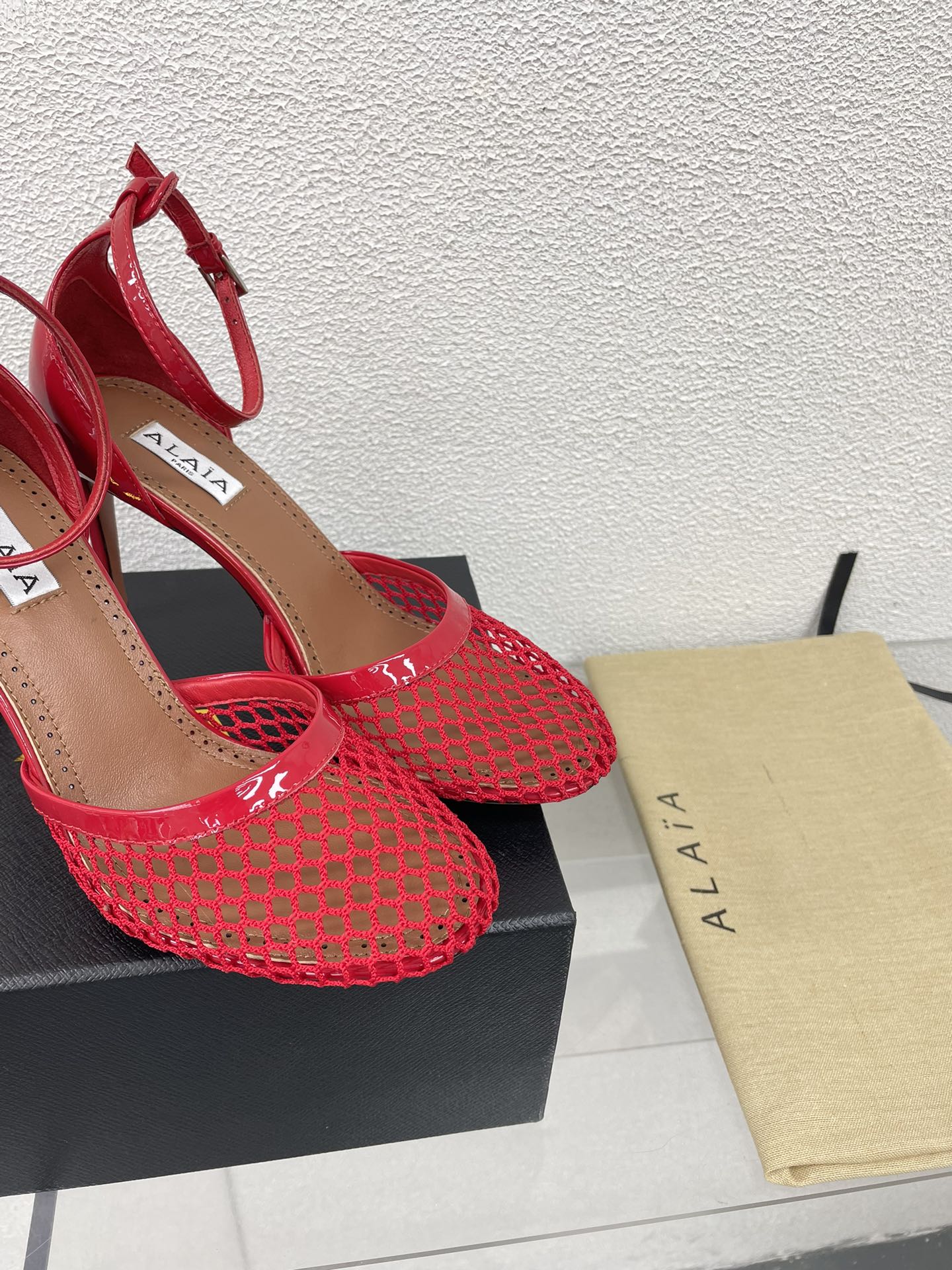 ALAIA HIGH FISHNET 9 CM PUMPS IN CHERRY RED MESH