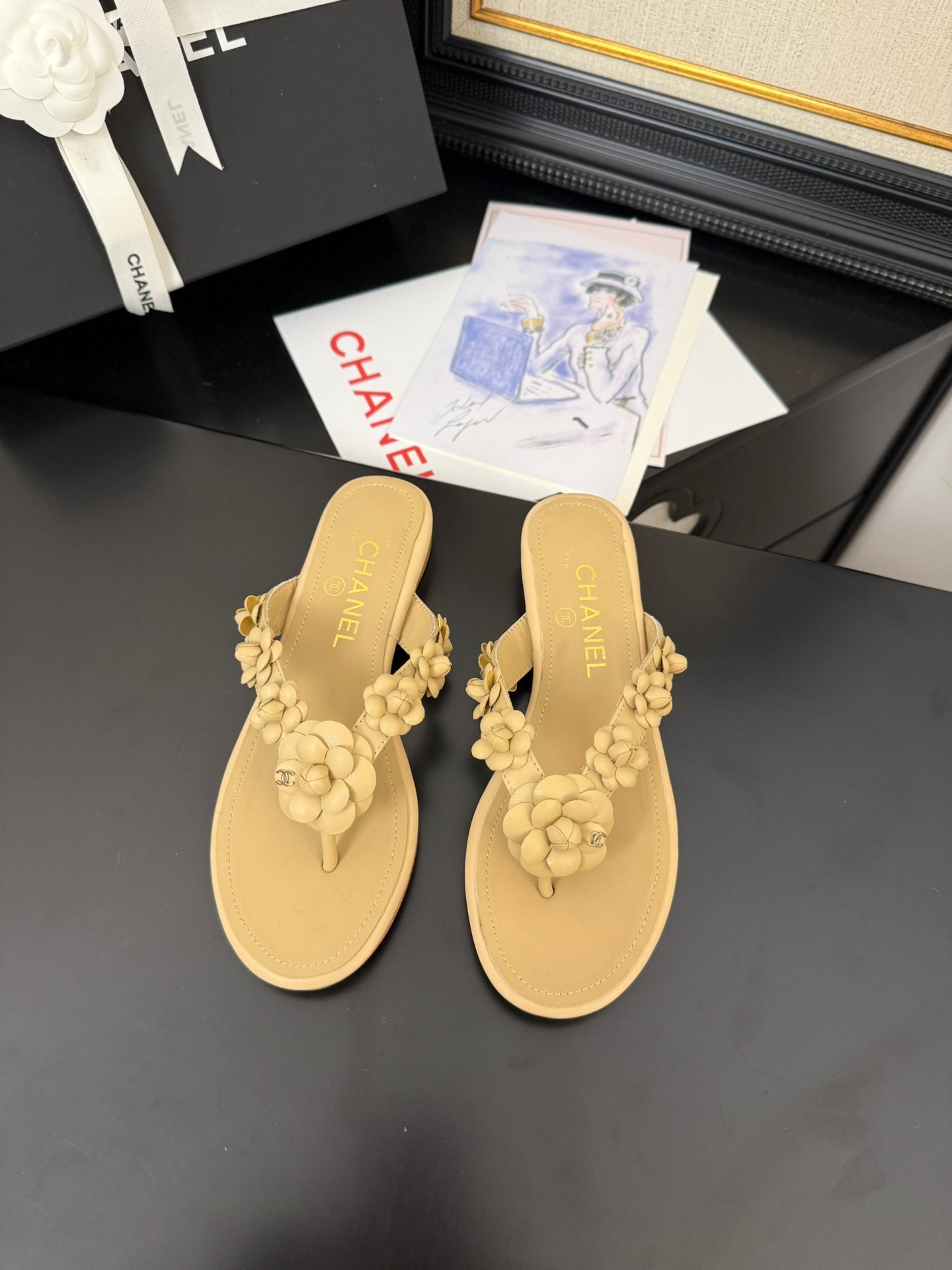 CC 25 Flower Thong Slippers Beige Cowhide 233417