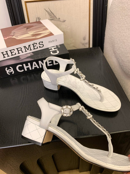 CC 25 Thong Sandal Double C Leather