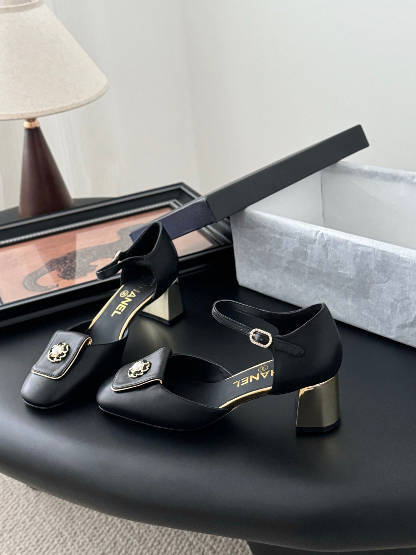 CC 25 Mary Jane Black Cowhide 305280