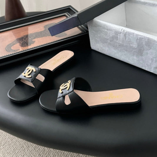 CC 25 Slippers Black Cowhide 305283