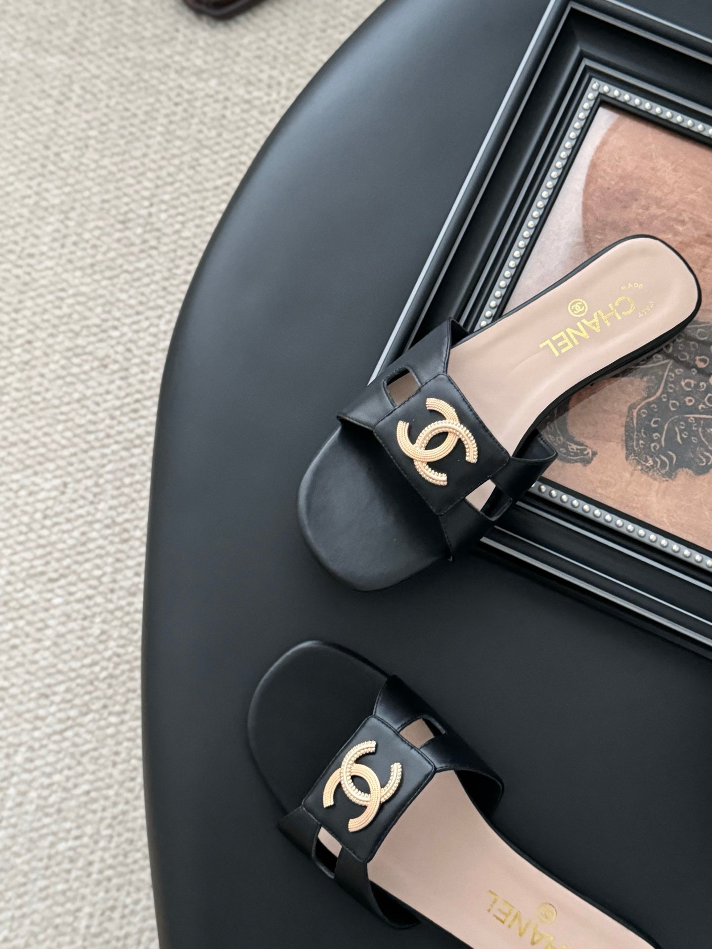 CC 25 Slippers Black Cowhide 305283