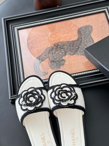 CC 25 Flower Slippers White Knitted 305303