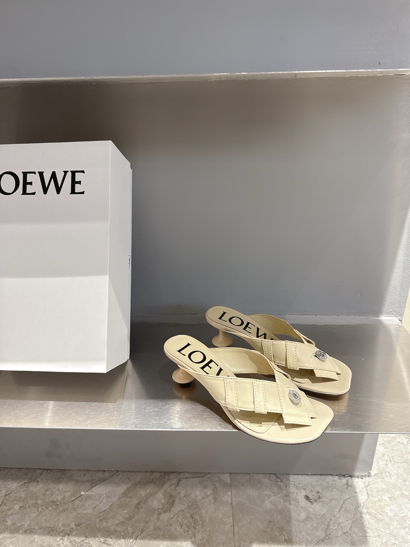 Loewe 25 Toy Panta Toe Thong 5cm Beige Sheepskin