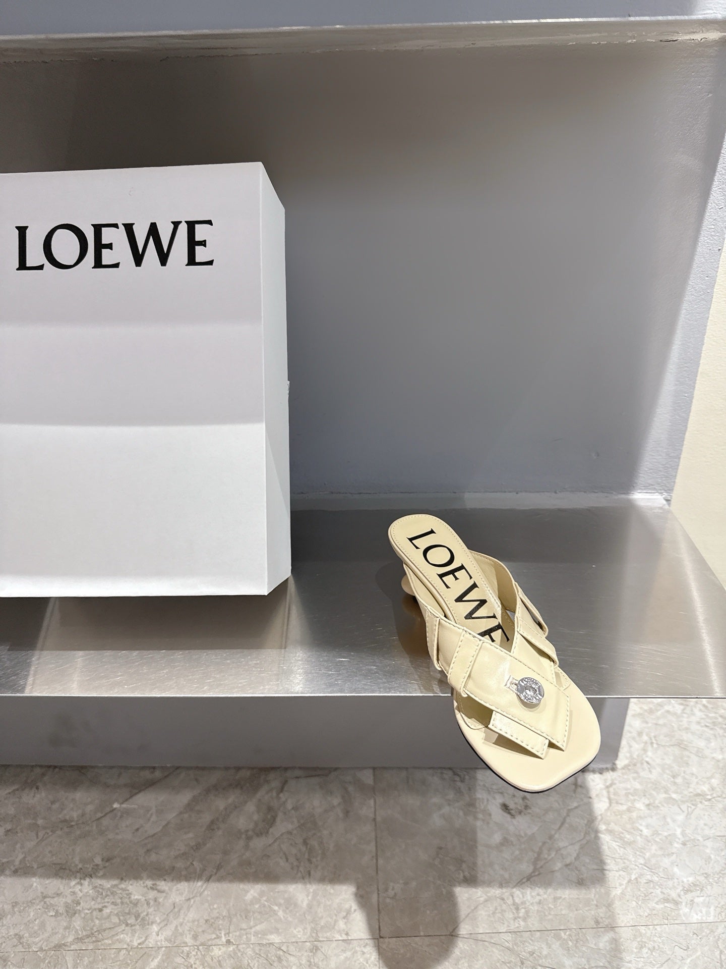 Loewe 25 Toy Panta Toe Thong 5cm Beige Sheepskin