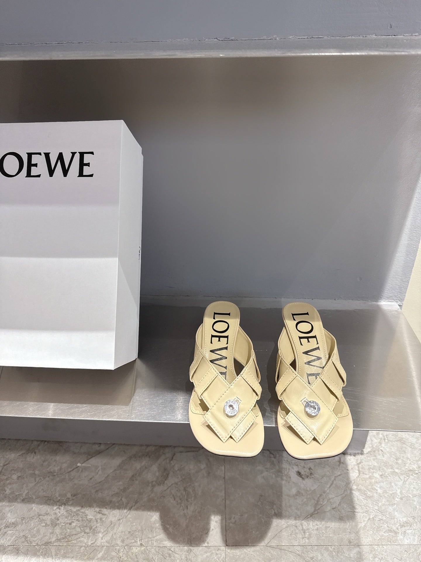 Loewe 25 Toy Panta Toe Thong 5cm Beige Sheepskin