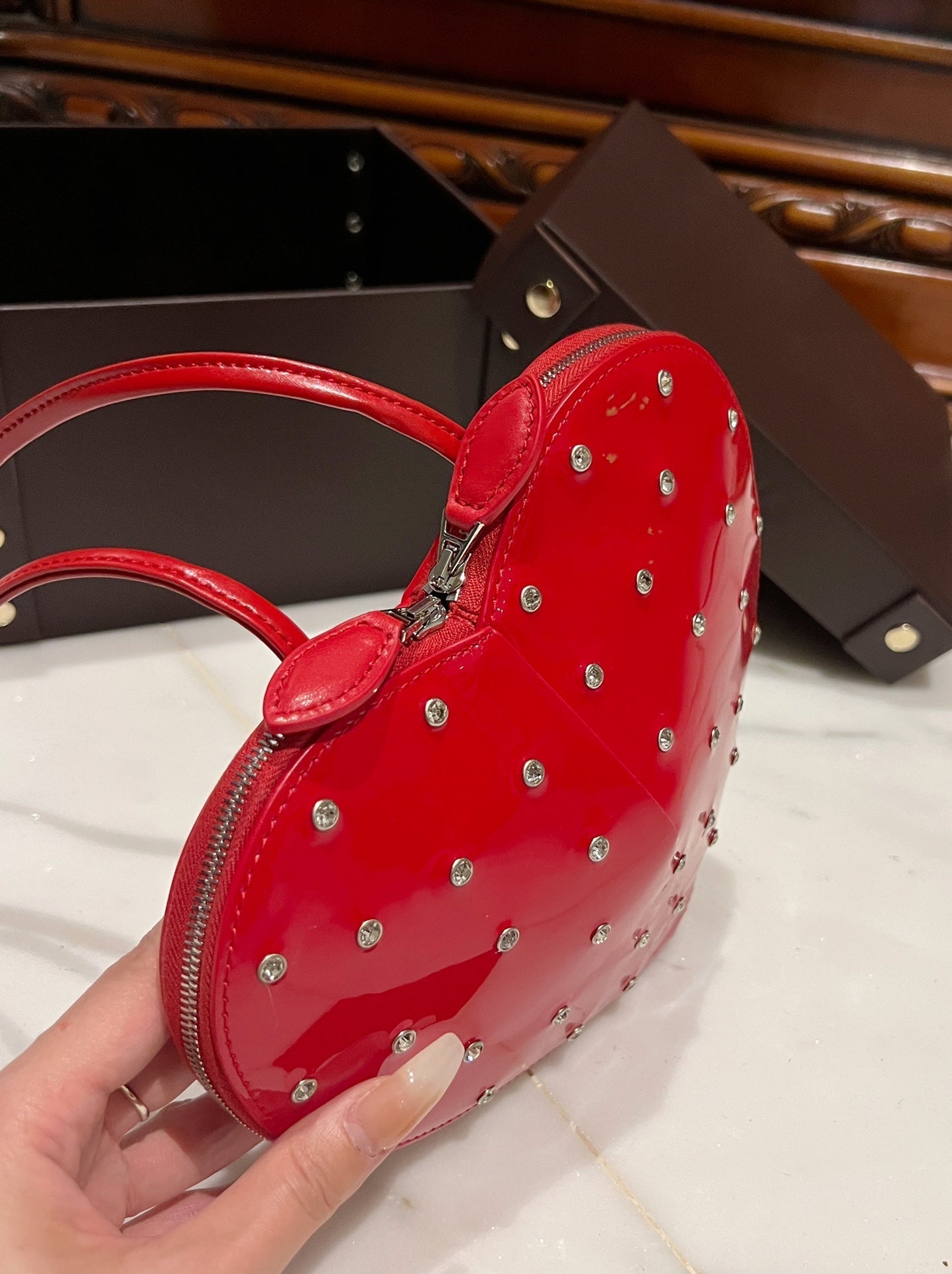 Le Coeur 21cm Red Diamonds Calfskin Shouder 243043