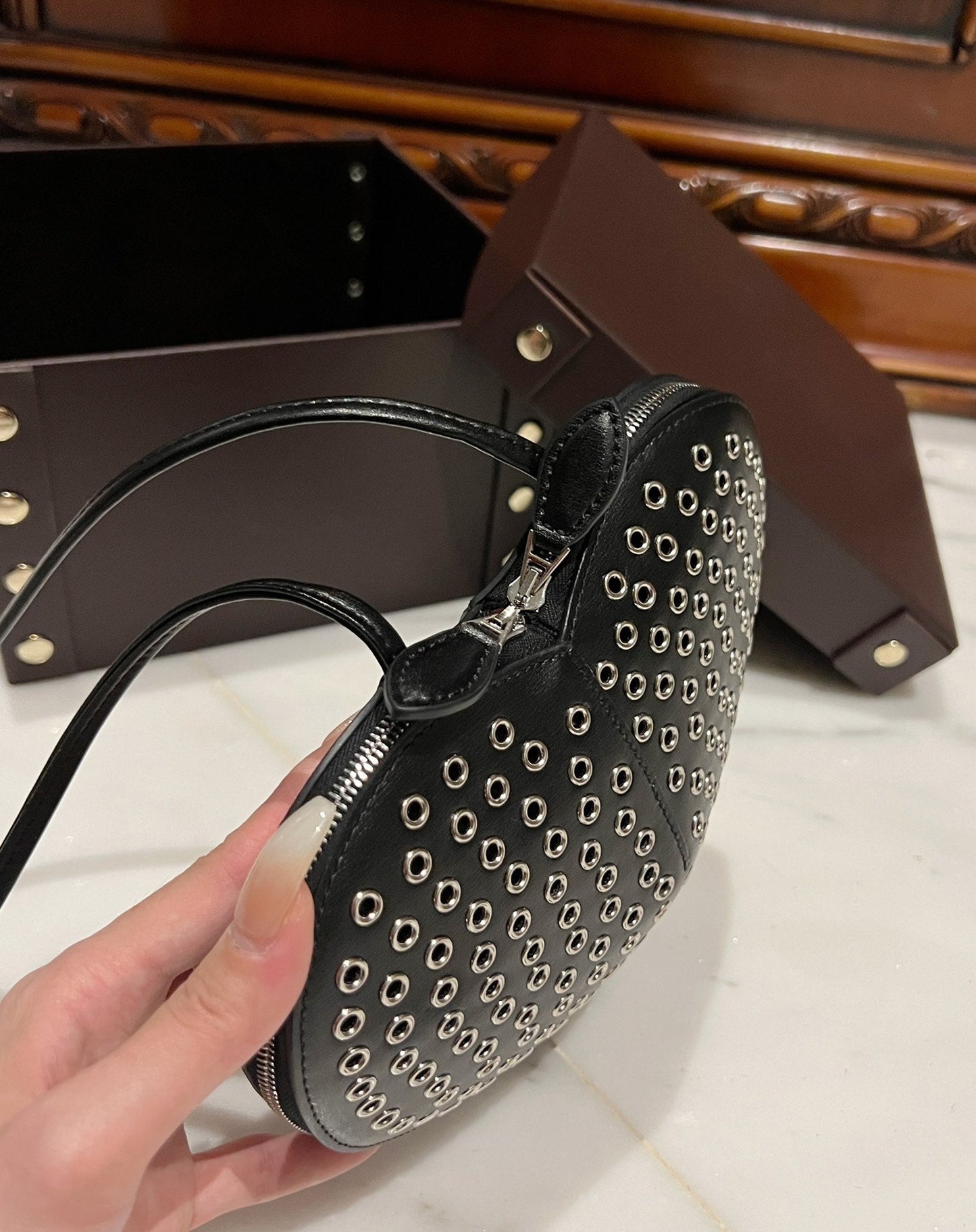 Le Coeur 21cm Black Metal Rivet Calfskin Shouder 243048