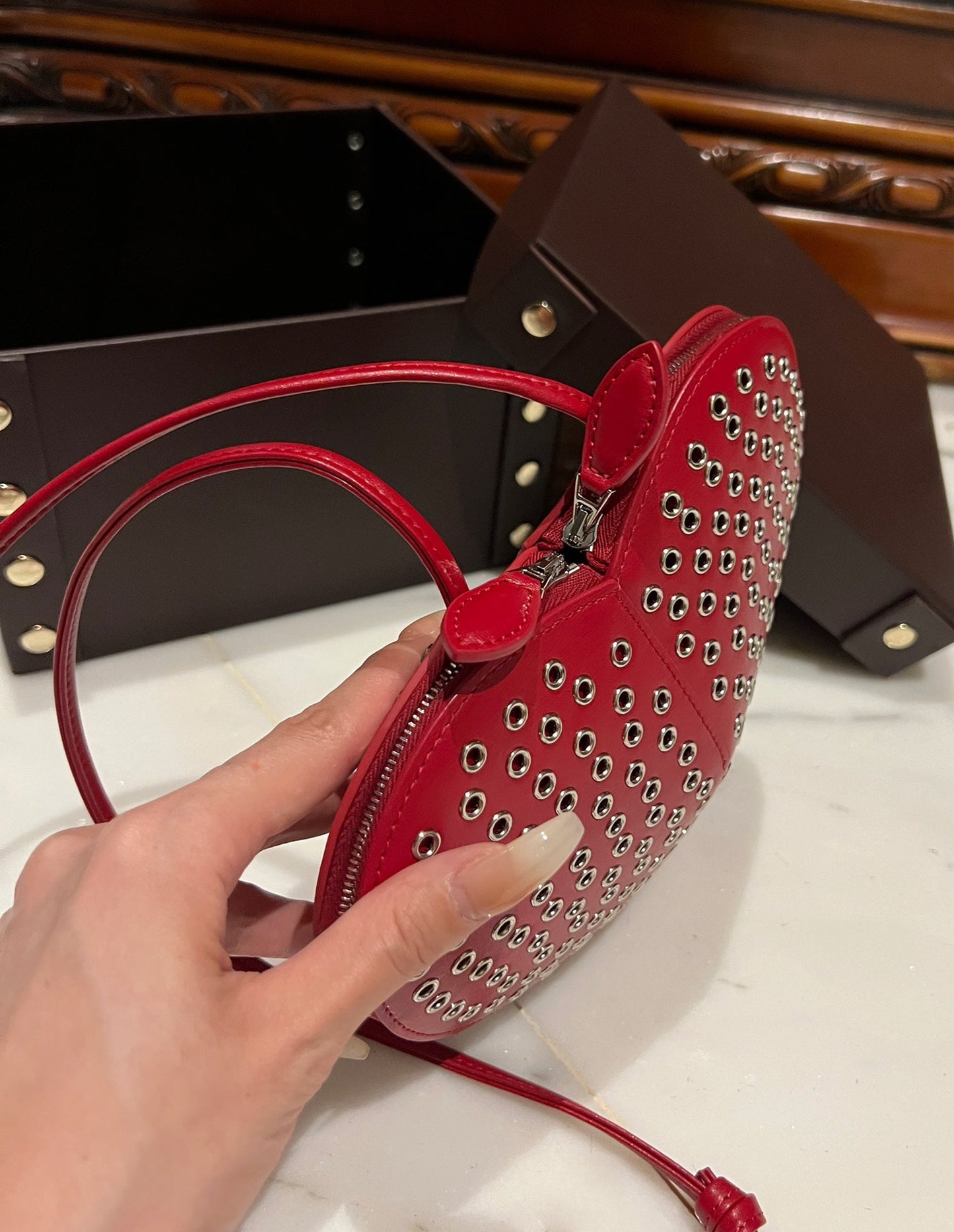 Le Coeur 21cm Red Metal Rivet Calfskin Shouder 243049