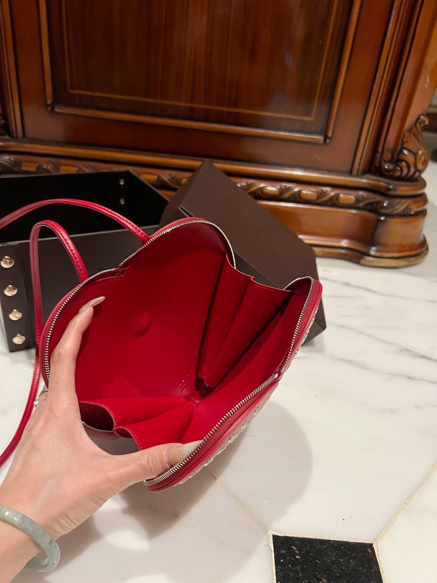 Le Coeur 21cm Red Metal Rivet Calfskin Shouder 243049