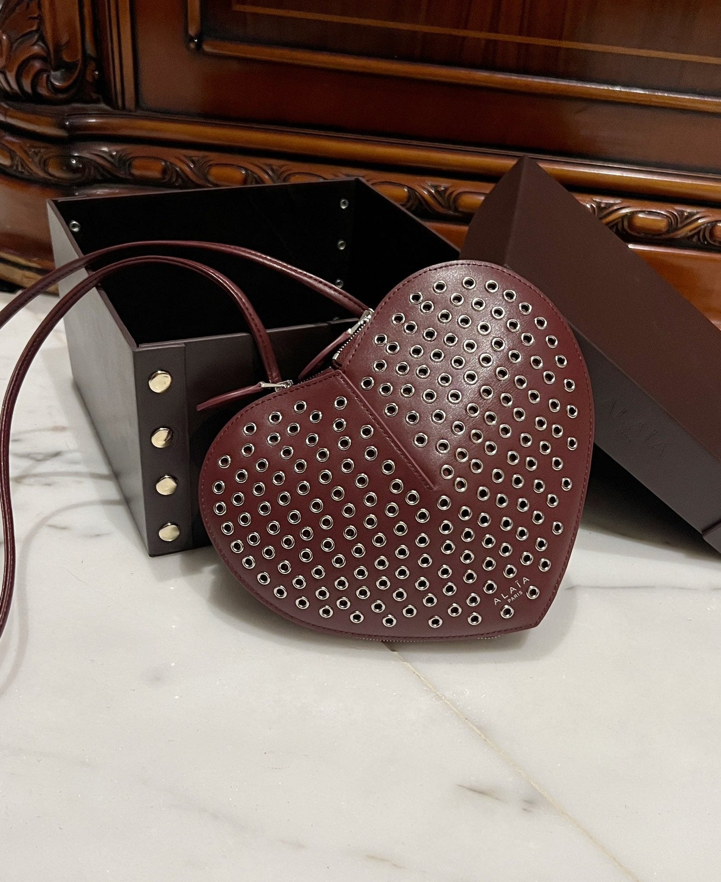 Le Coeur 21cm Burgundy Metal Rivet Calfskin Shouder 243047