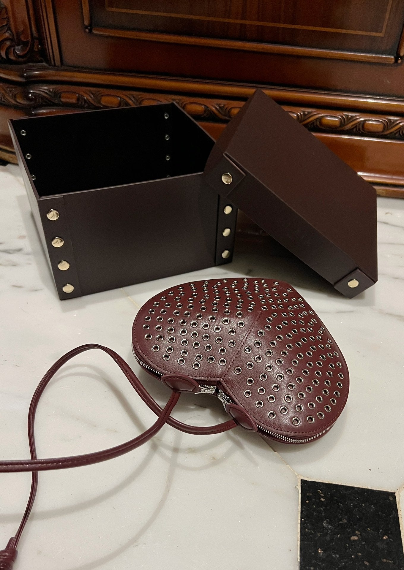 Le Coeur 21cm Burgundy Metal Rivet Calfskin Shouder 243047