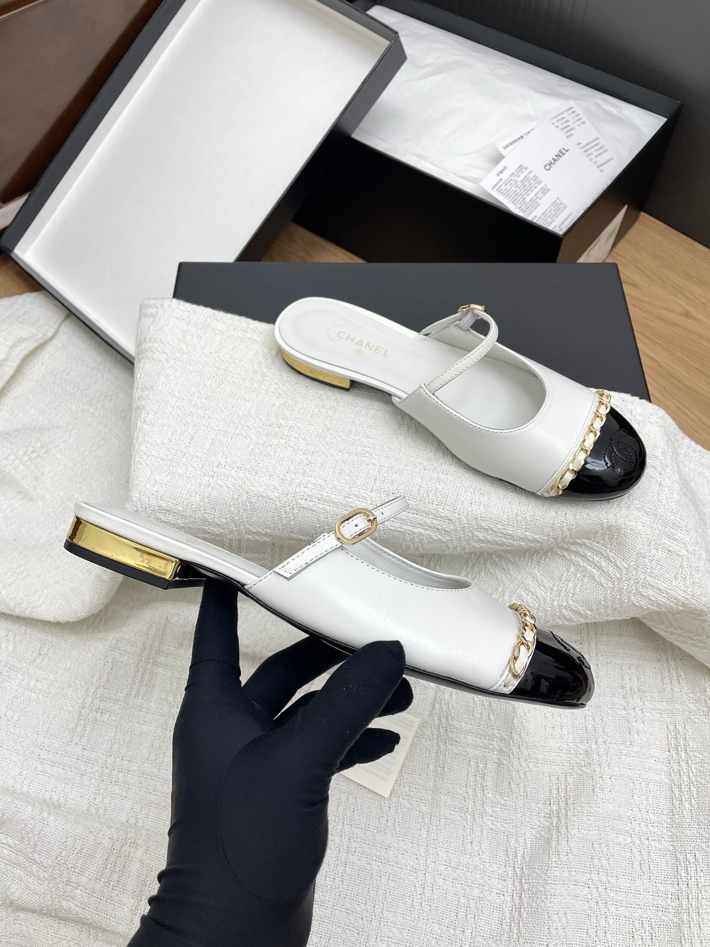 CC 25 Mules Flats White Sheepskin 311500