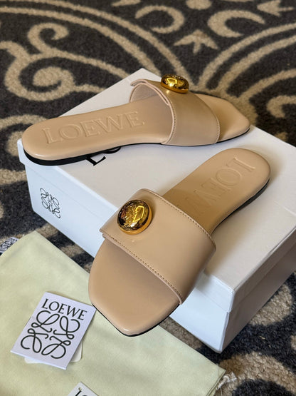 Loewe 25 Pebble Slide Beige Calfskin