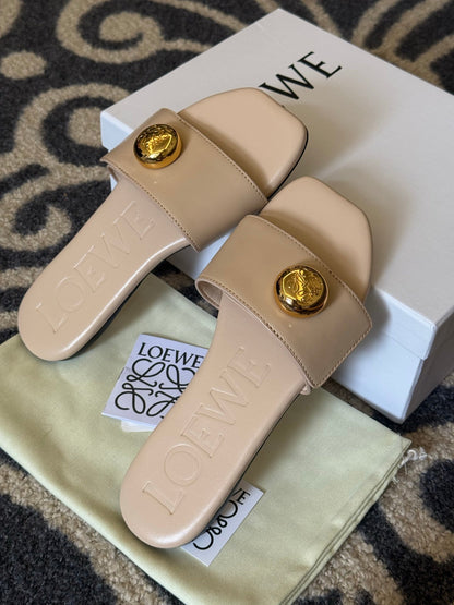 Loewe 25 Pebble Slide Beige Calfskin