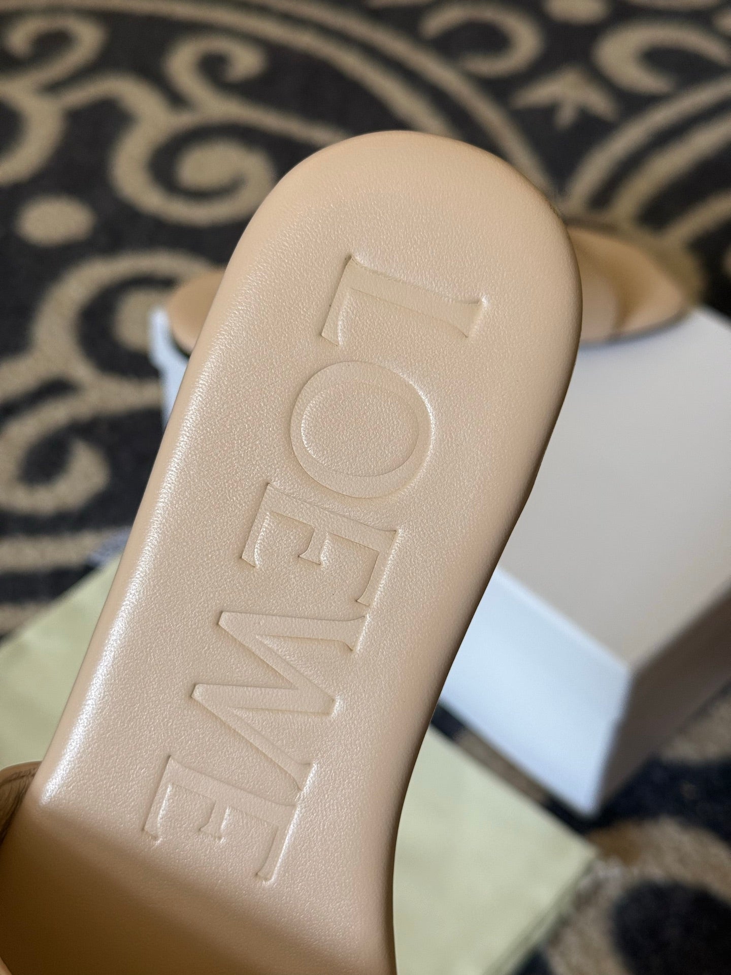 Loewe 25 Pebble Slide Beige Calfskin