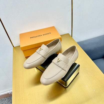LV 25C Capri Loafer Cream Wrinkled Cowhide 219931