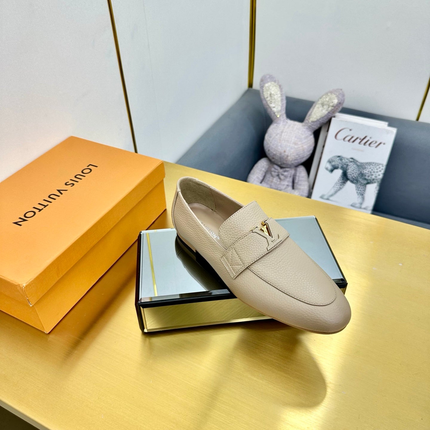 LV 25C Capri Loafer Cream Wrinkled Cowhide 219931