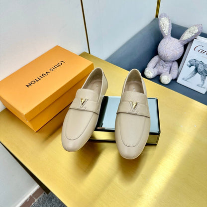 LV 25C Capri Loafer Cream Wrinkled Cowhide 219931