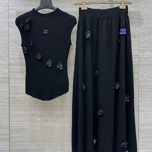 CC 25 Flower Set Black Wool Acrylic