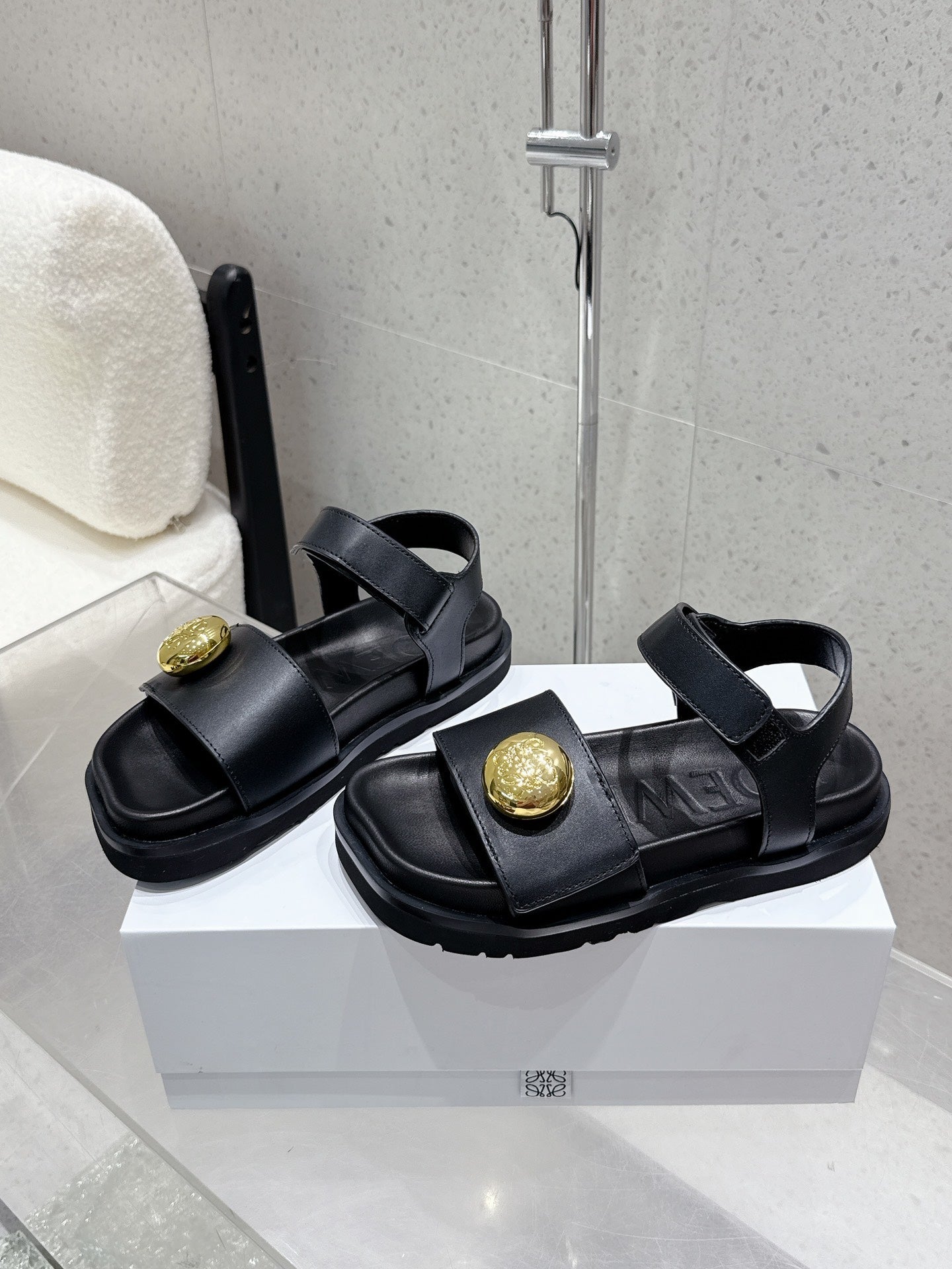 LOEWE 25ss sandals black gold sheepskin