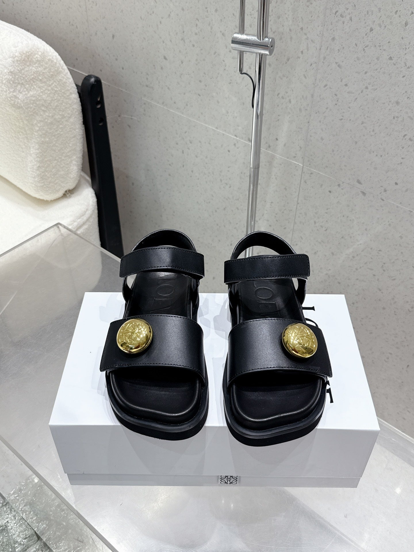 LOEWE 25ss sandals black gold sheepskin