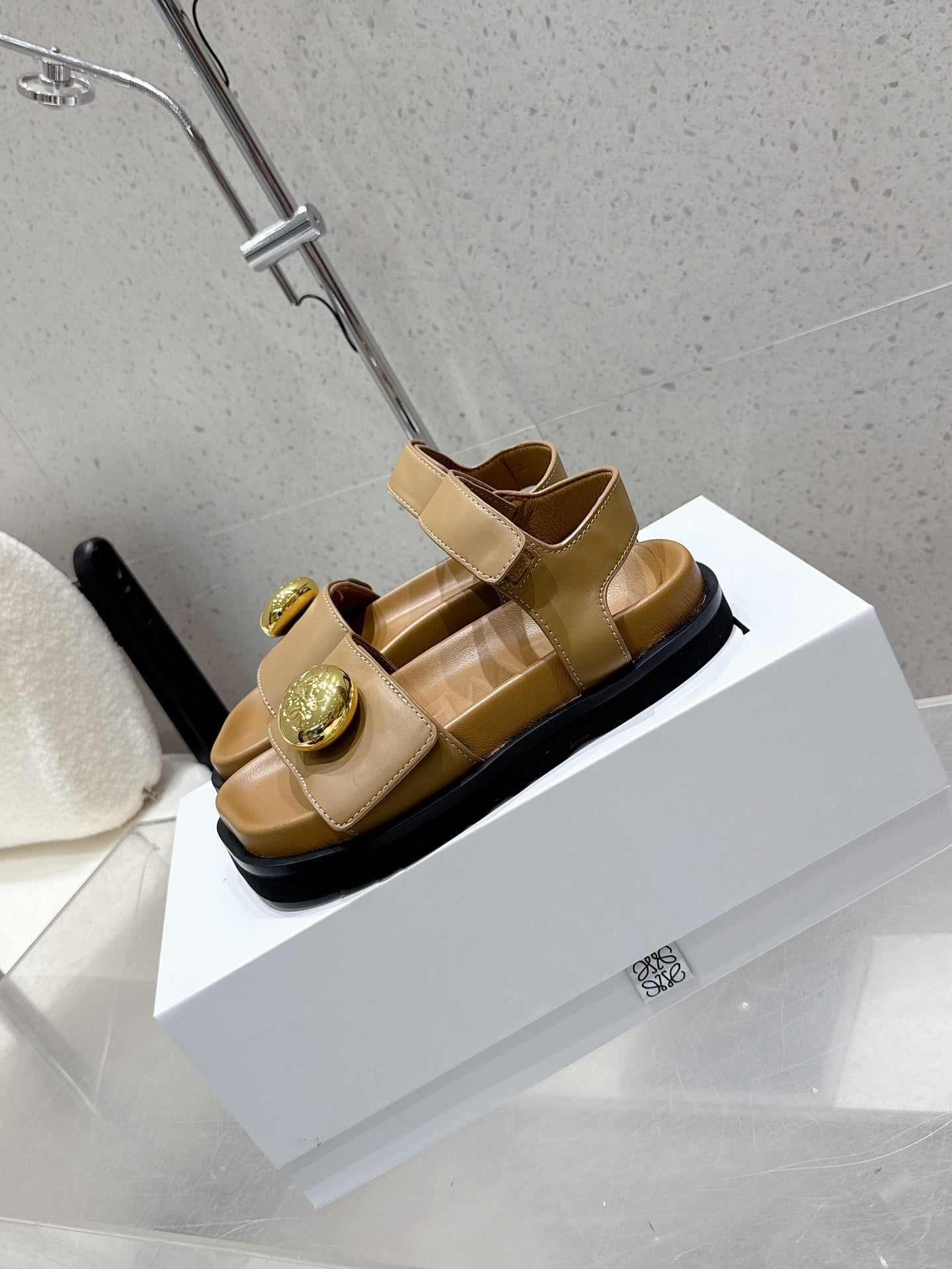 LOEWE 25ss sandals brown gold sheepskin