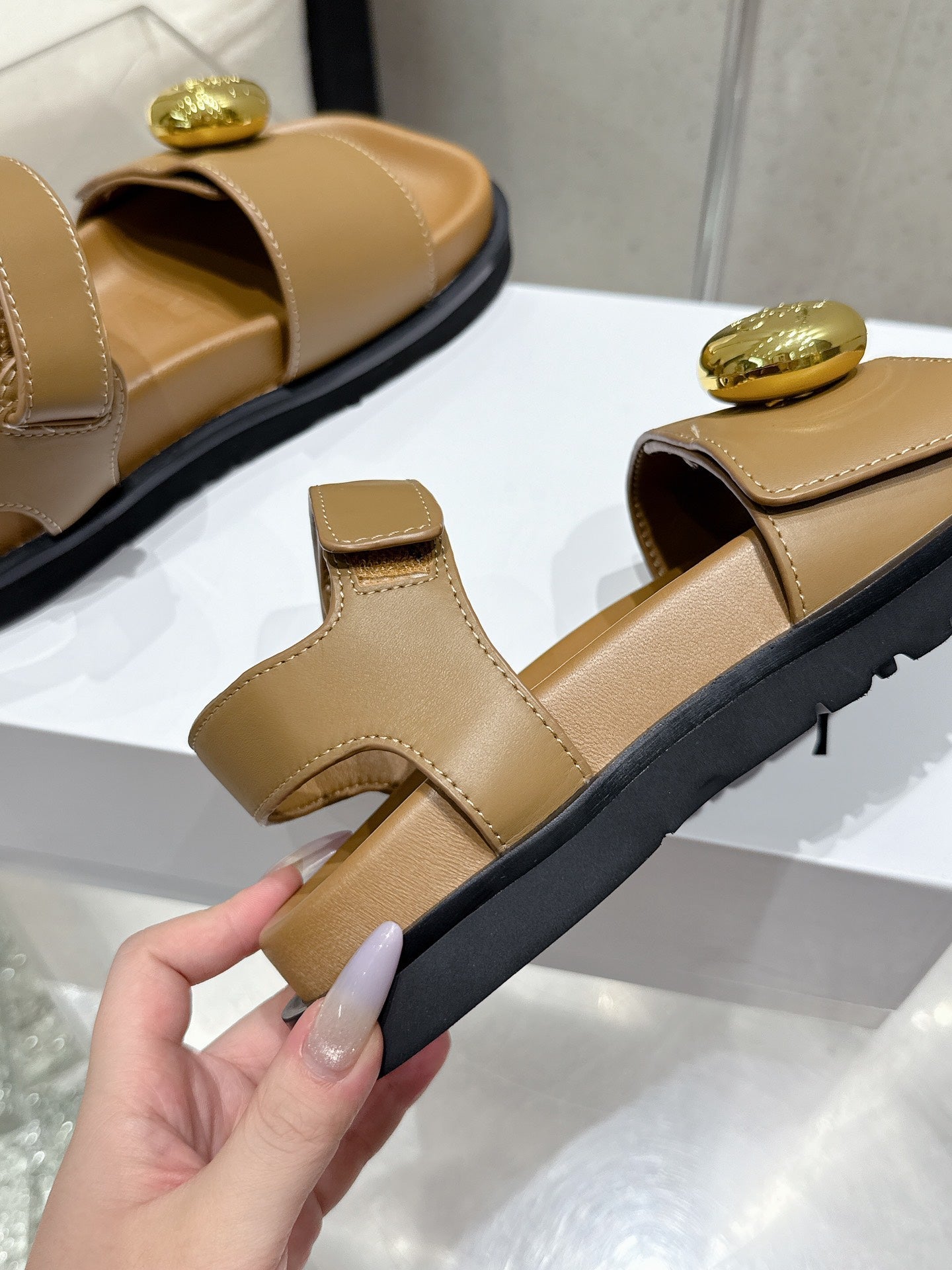LOEWE 25ss sandals brown gold sheepskin