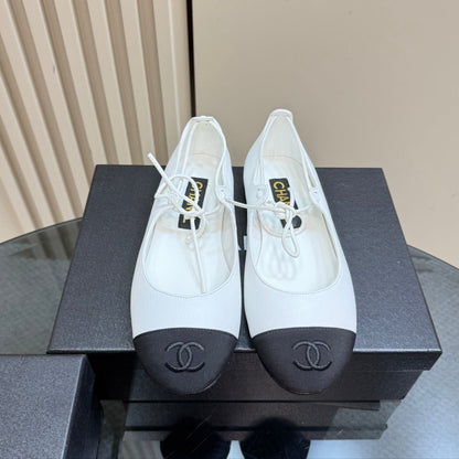 CC 25 Mary Jane Flat White Leather with Fabric 239409