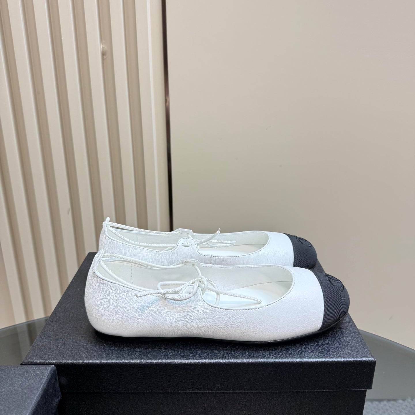 CC 25 Mary Jane Flat White Leather with Fabric 239409