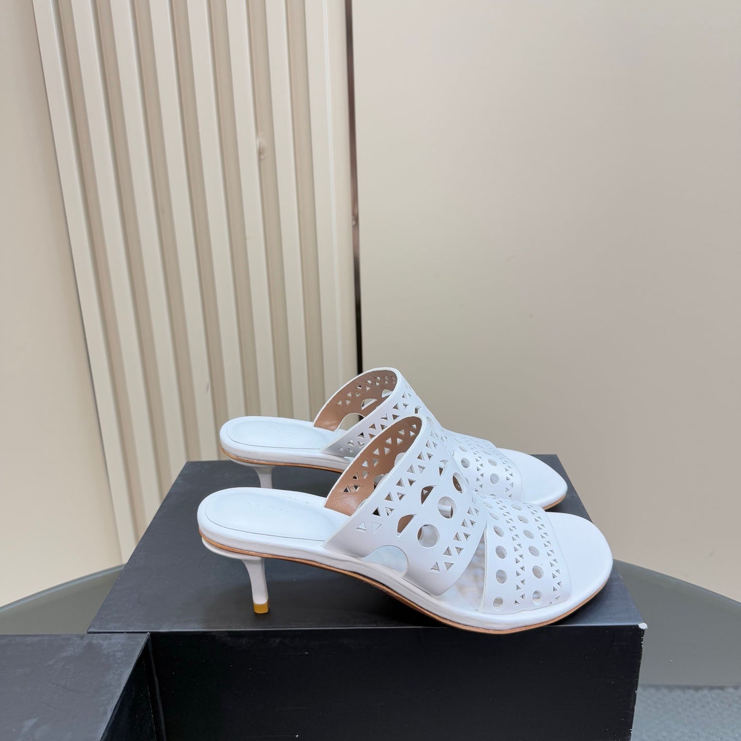 Alaia Vienne Cutout Kitten-Heel Slide Sandals White Sheepskin 299663