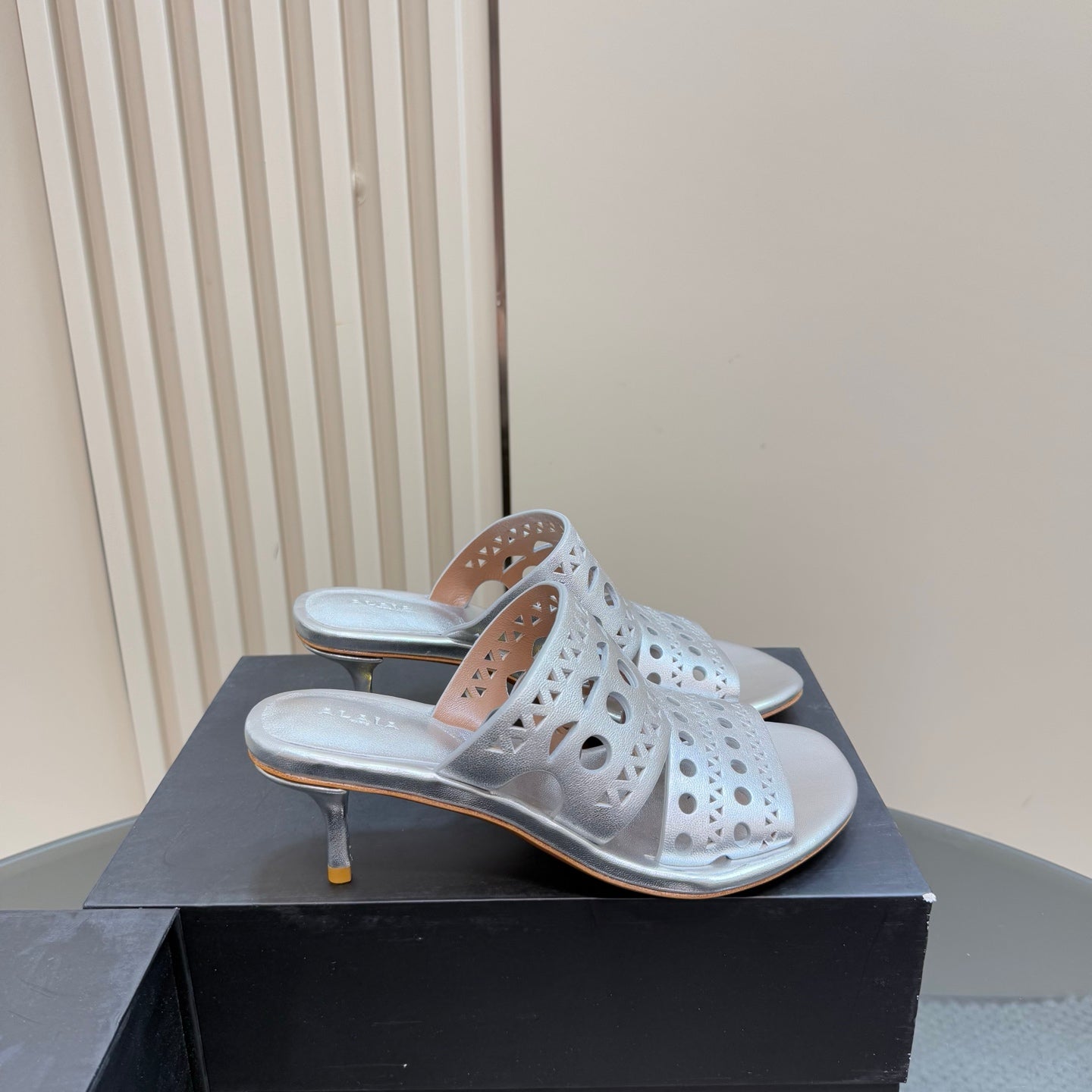 Alaia Vienne Cutout Kitten-Heel Slide Sandals Silver Sheepskin 299664