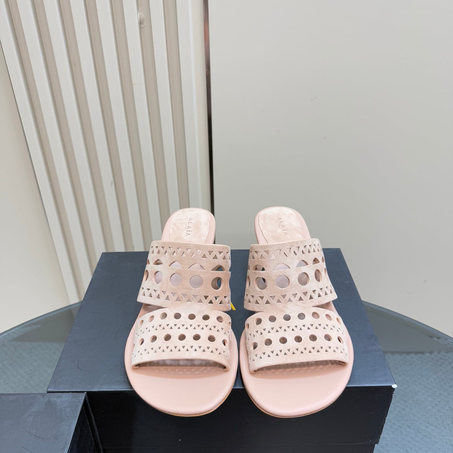 Alaia Vienne Cutout Kitten-Heel Slide Sandals Pink Sheepskin 299665