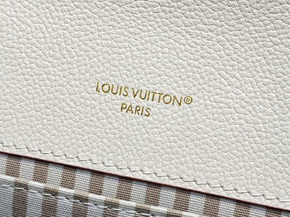LV Pochette MÃ©tis 25cm Cream Grained Calfskin