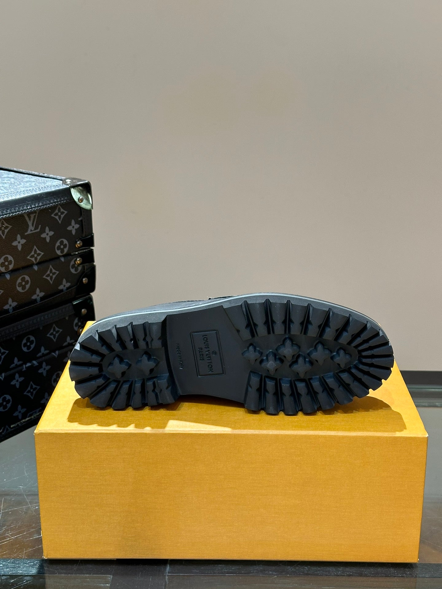 LV MAJOR LOAFER IN BLACK WITH PATERN CALFSKIN